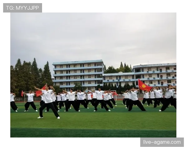 弗朗西斯突破创造空位三分效率显著高于队内平均水平